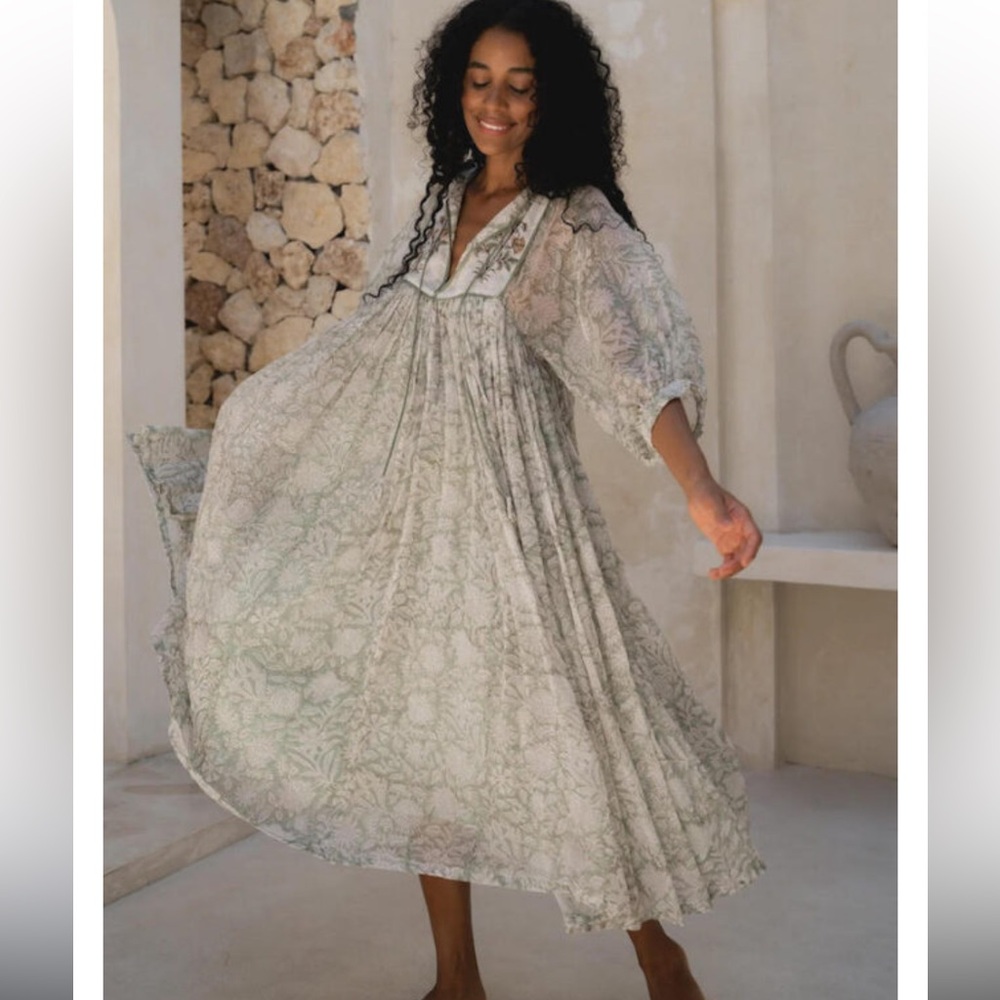Daughters of India Diya Midi Dress Pistachio size S